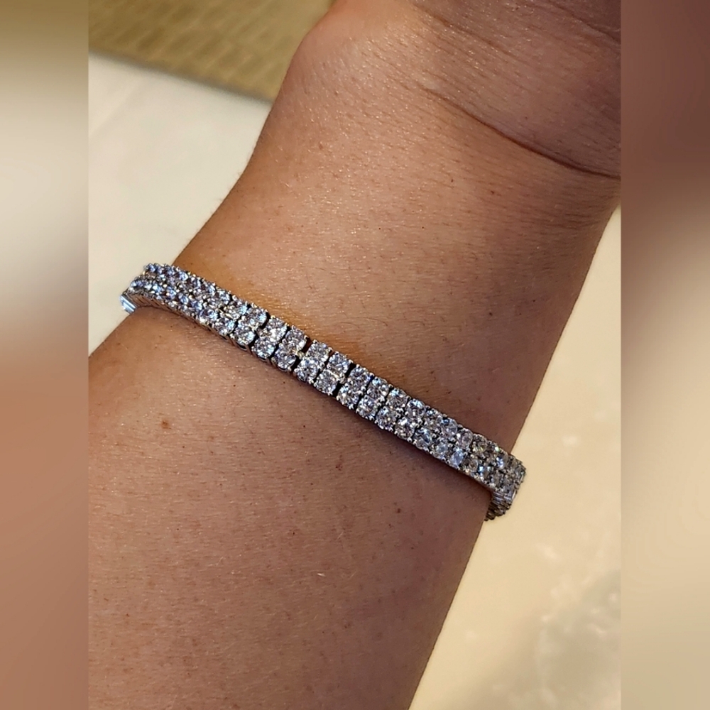 Golden Tennis Bracelet – Classic Elegance in Silver Color. Stainless Steel.